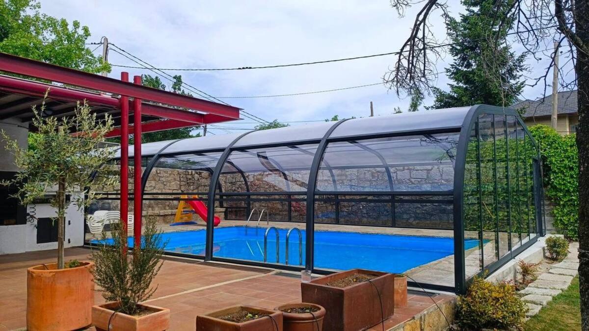 Fantástica vivienda con amplio jardín y piscina Cercedilla Exterior foto