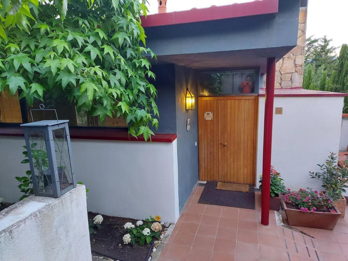 Fantástica vivienda con amplio jardín y piscina Cercedilla Exterior foto