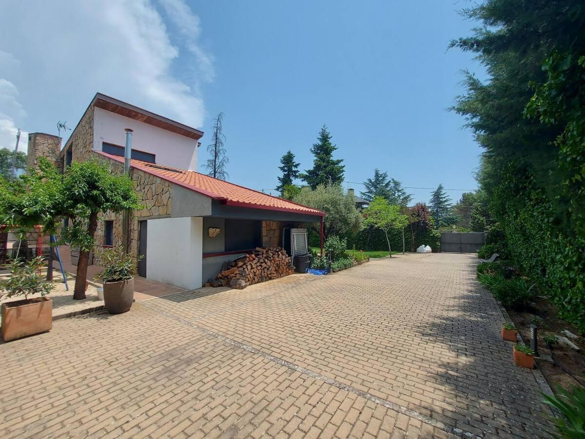 Fantástica vivienda con amplio jardín y piscina Cercedilla Exterior foto