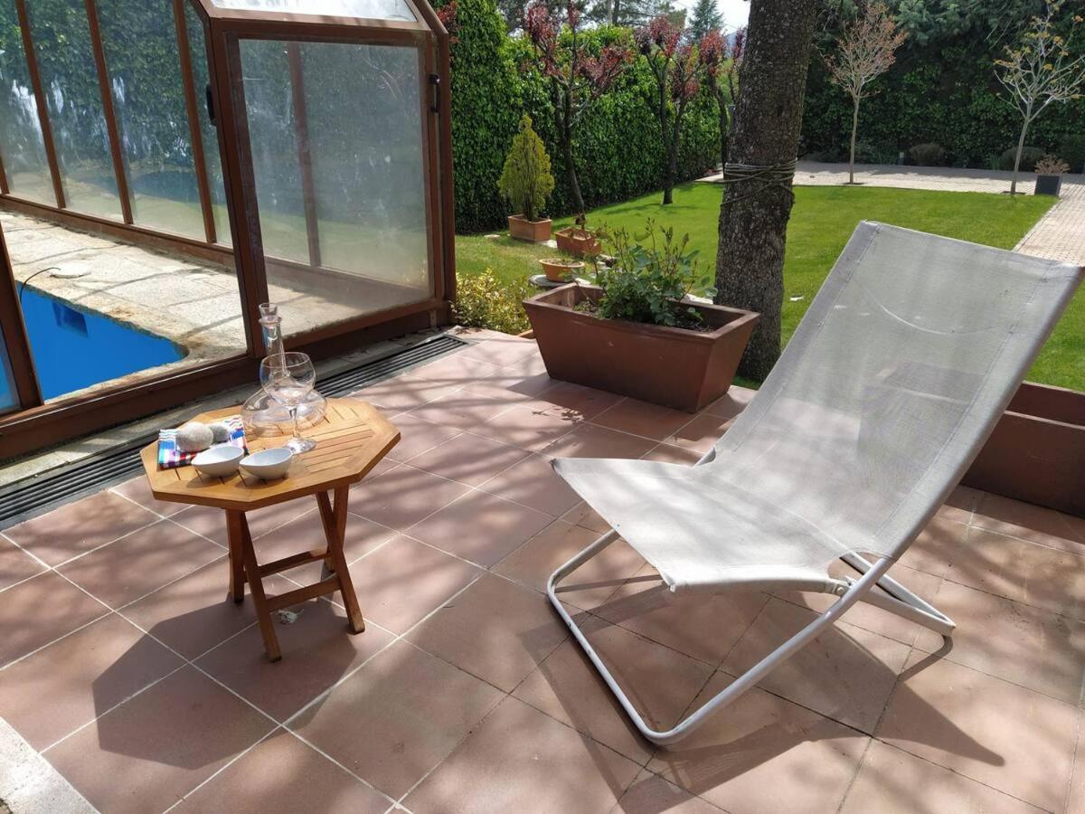 Fantástica vivienda con amplio jardín y piscina Cercedilla Exterior foto