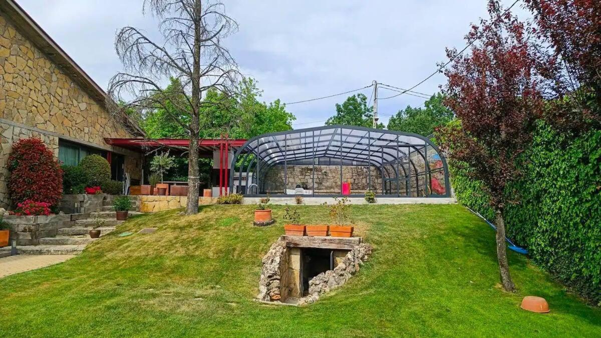 Fantástica vivienda con amplio jardín y piscina Cercedilla Exterior foto