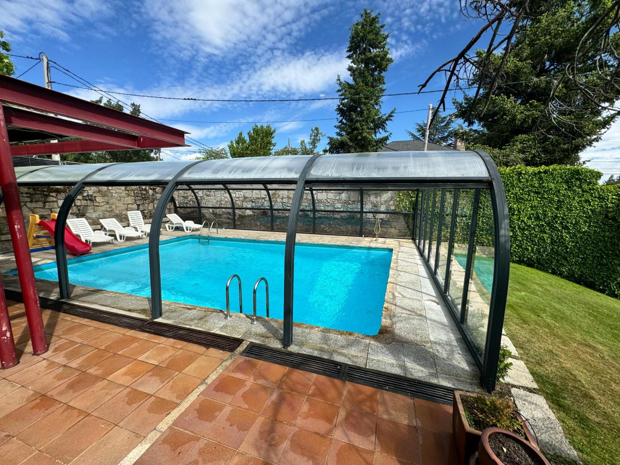 Fantástica vivienda con amplio jardín y piscina Cercedilla Exterior foto